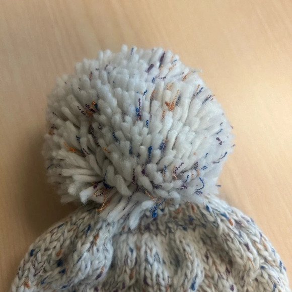 Bow and Drape touque very cute sequin cat design on front- free with 100$ bundle - Picture 4 of 6